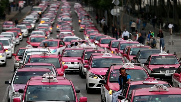 8. Her zaman taksi bulabilirsiniz çünkü sadece Mexico City'de 140 bin taksi var.