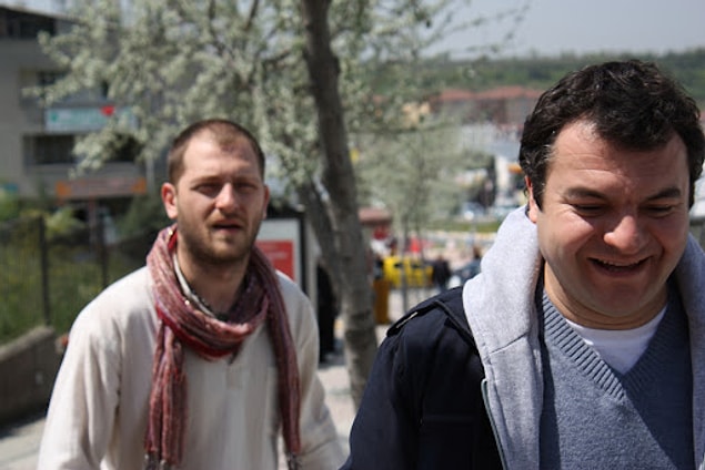 Çorumlu 2001 yılında Çağan Irmak’ın ‘Prensesin Uykusu’ adlı filminde ‘Aziz’ karakterine de hayat vermişti. Aziz, aslında hepimizin hafızlarına kazınan rollerden biridir diye düşünüyorum.