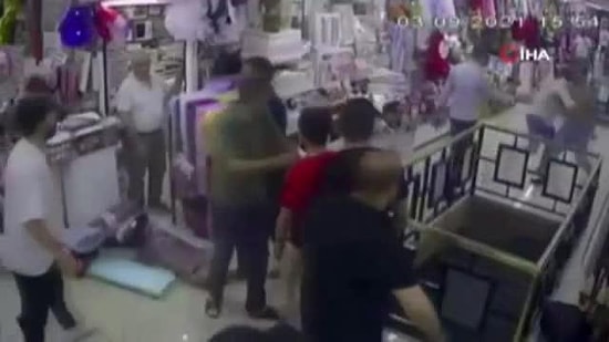 Avcılar'da Eşini Dövdüğü İddia Edilen Esnafı Diğer Esnaflar Dövdü