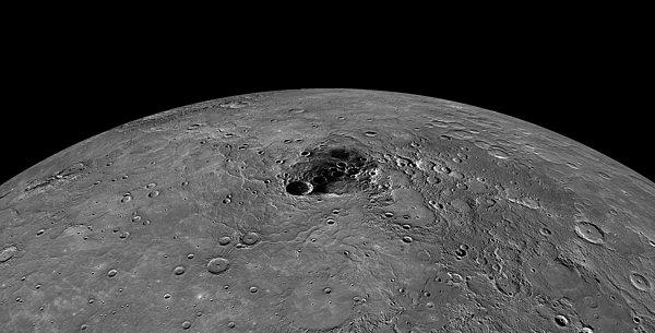 29 Kasım 2012'de NASA'nın Messenger uzay aracı Merkür'ün kuzey kutbunda bir şey keşfetti ve bu fotoğrafı çekti.