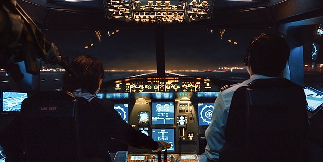 Bunun en büyük nedeni de bir helikopter pilotunun uçak sürmeye çalışması ve YouTube videosuyla uçak indirmesiydi.
