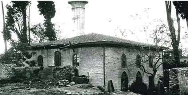 Mesela Oruç Gazi İsmail Ağa Camii (1491) artık yok...