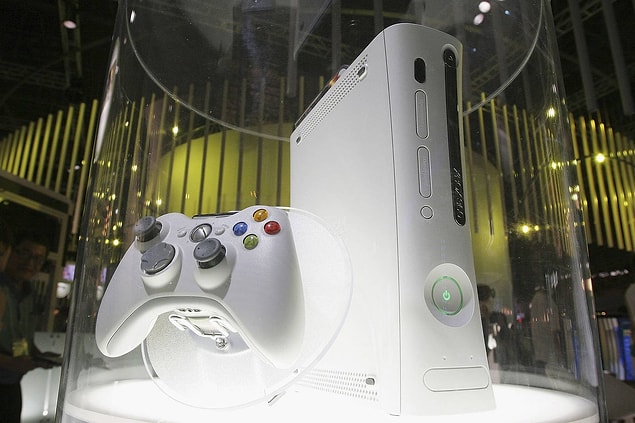 18. Dönemin yeni jenerasyon konsolu Xbox 360 Tokyo Game Show esnasında sergileniyor. - 2005