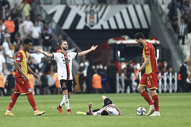 Siyah-beyazlılarda 20. dakikada Hırvat stoper Domagoj Vida, 43. dakikada ise Brezilyalı orta saha oyuncusu Alex Teixeira sakatlanarak oyundan çıktı.
