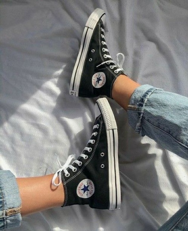 Lise yıllarının olmazsa olmaz ayakkabısı Converse şimdilerde yine çok moda!