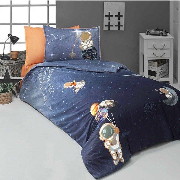 4. Yastıktaki yıldız tutan astronot detayı çok sevimli değil mi?