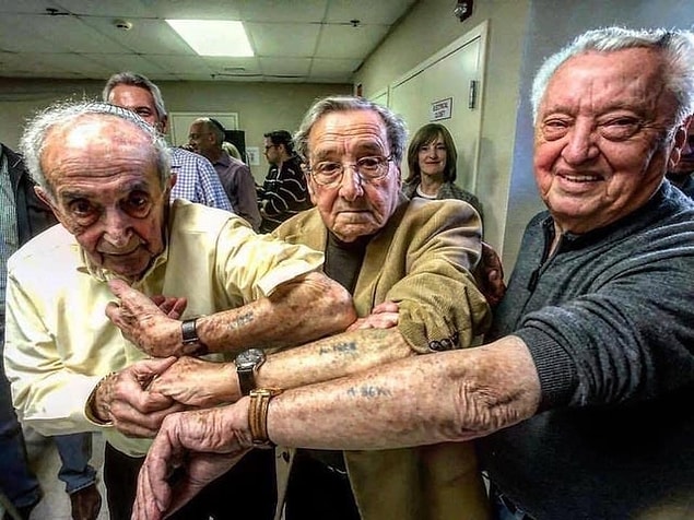 5. Milyonlarca insanın işkence edilerek öldürüldüğü Auschwitz’ten aynı gün kurtulan ve yıllar sonra tekrar bir araya gelen 3 Yahudi: