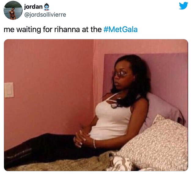 7. "Rihanna'yı beklerken ben."