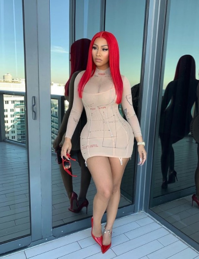 Nicki Minaj daha önce de kovid geçirmiş ve yine de aşı olmamış birisi olarak aşıdan neden korktuğunu da açıkladı tabii...