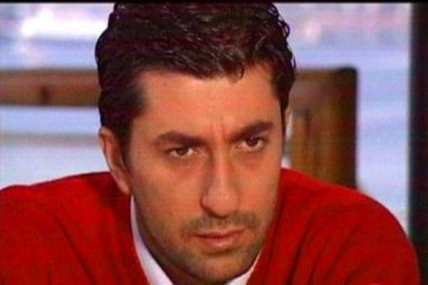 Yıllar ilerledikçe sevilen oyuncu, diziden diziye koşmaya başladı. Güzel Günler'den sonra Alişan'ın başrolde oynadığı ve büyük sükse yapan Aynalı Tahir dizisinde yer aldı.