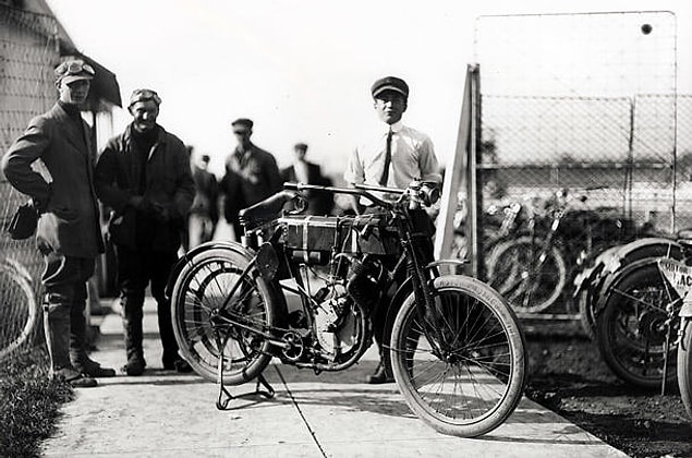 11. Harley-Davidson - Yarış Motosikleti (1903)
