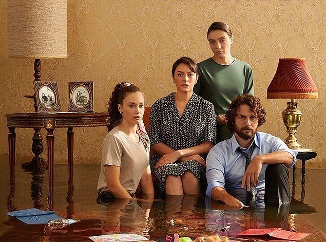 Masumlar Apartmanı, nefesimizi bir çırpıda kesen sezon finaliyle ekranlara kısa bir süre veda etmişti. İçimiz delik deşik izlemiştik İnci'nin Han'a vedasını.