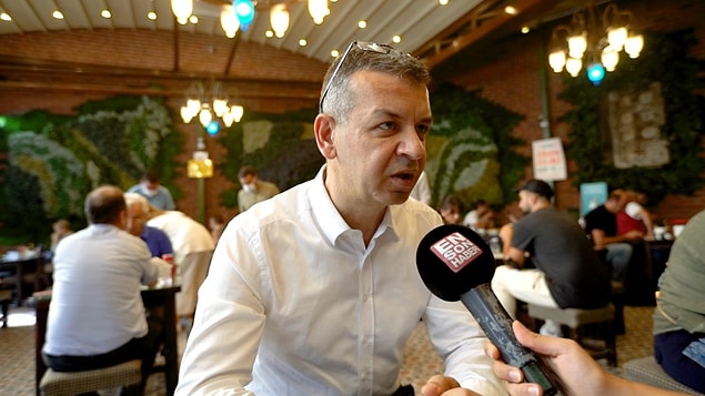 İstanbul Kadıköy'de bulunan "Dürümcü Emmi" isimli kebapçının sahibi 8 bin 400 lira maaşla uzun zamandır garson bulamadığını söyledi.