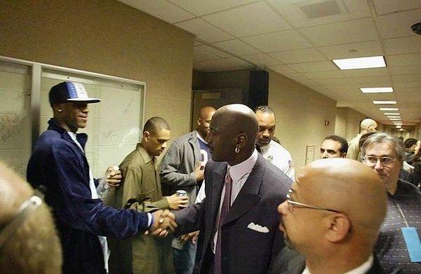 11. Henüz bir lise öğrencisiyken Michael Jordan ile tanışan LeBron James:
