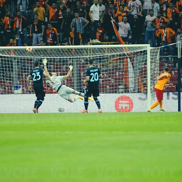 İlk 45 dakika 0-0'lık eşitlikle sona erdi.