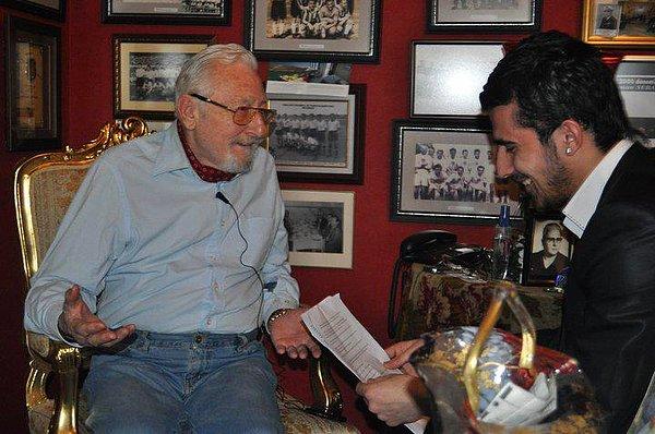 2011 yılında Beşiktaş Kulübü Onursal Başkanı Süleyman Seba ile yaptığı röportajdan dolayı Marmara Üniversitesi tarafından ‘ Yılın Röportajı’ ödülünü aldı.