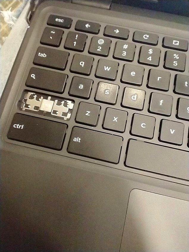9. "Okulda beş dakika bilgisayarımı boş bıraktım, birisi klavyemdeki tuşu çalmış."