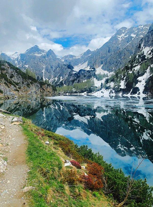 4. Alp dağlarının göle yansıması...😍