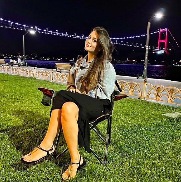 Bu süreçte de diksiyon eğitimi almış. Hatta yarışmada da anons yapmıştı hatırlarsanız.😅