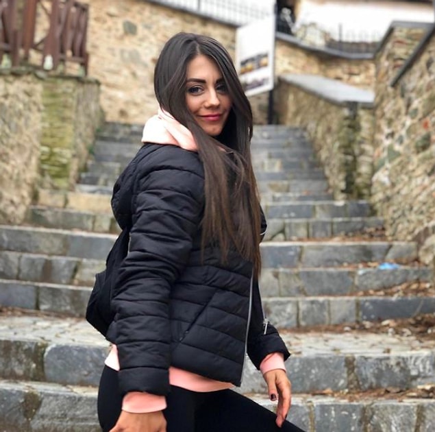 Kendisi bildiğimiz kadarıyla evli değil, hayatında da biri yok.