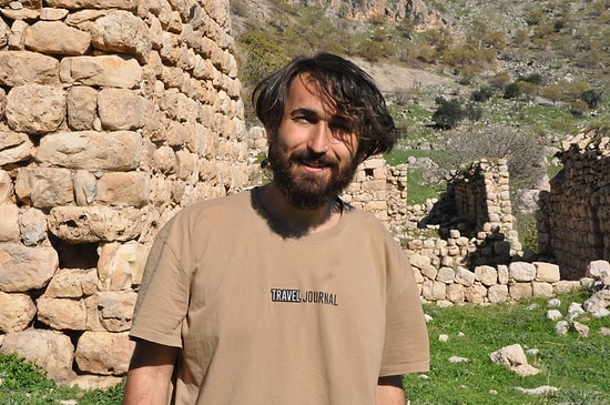 Bileklik Satarak 40 Ülkeyi Gezen Genç