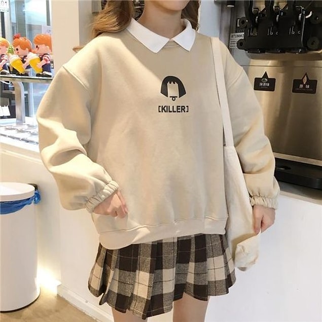 7. K-pop ile birlikte eteklerin üzerinde görmeye ne çok alıştık oversize sweatshirt'leri...