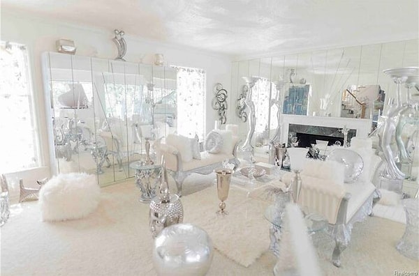 12. Вся эта комната...