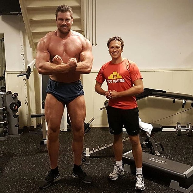 Hollandalı vücut geliştirici Olivier Richters, 218.3 cm boyuyla dünyanın en uzun boylu vücut geliştiricisi oldu.