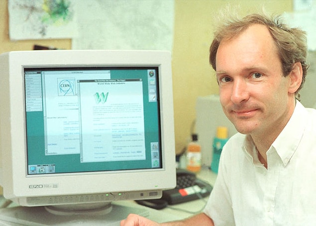 8. Sir Tim Berners-Lee Dünya Çapında Ağ'ı (www) 1989 yılında icat etti.