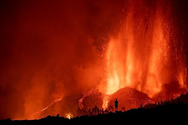 Yanardağın patlaması sırasında çekilen bir fotoğraf: