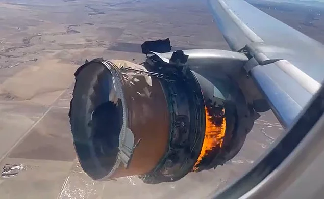 Двигатель Боинга 777 отказал на высоте 4000 метров. Приземлился благополучно