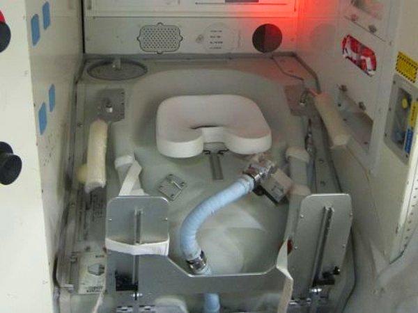 Bu da Spacex'in uzay taşımacılığı ve turizmi yapan Dragon kapsülünün tuvaleti: