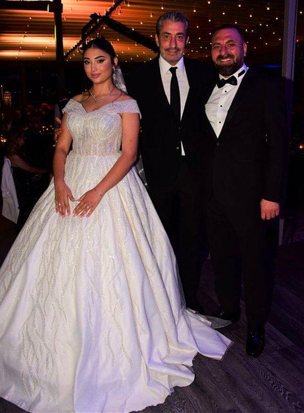 Dün ünlü oyuncu Erkan Petekkaya'nın yeğeni Levent Çatmaz, sevgilisi Seren Kestel ile dünyaevine girdi.