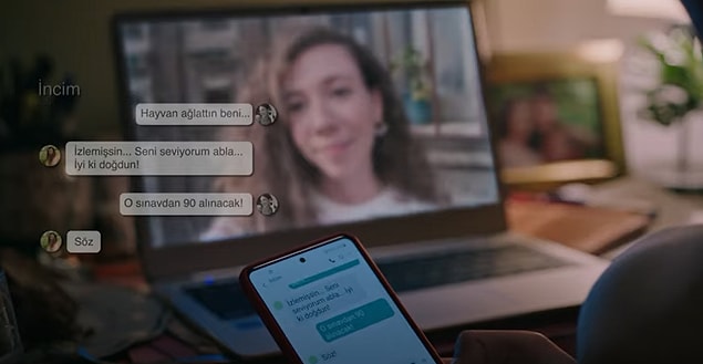 Aslında bu çok garip. Çünkü İpek birkaç gündür arkadaşında kalıyor ama ablası Ceylin ile de iletişim halinde. Demek ki o telefonu kullanan kişi, İpek'i öldüren kişi. Ama Çınar da içeride gözaltında, bunu unutmayalım.