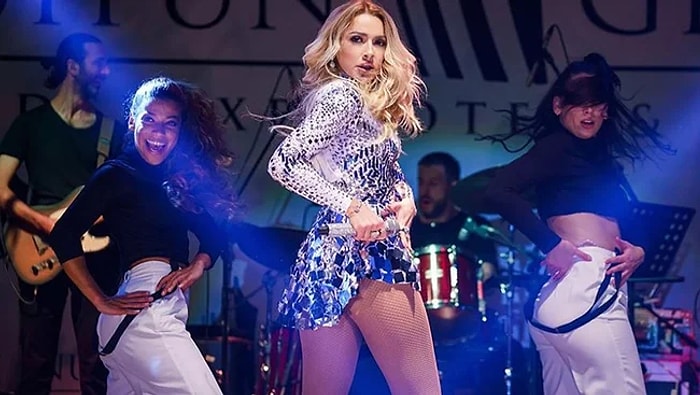 Hadise Dantelli Elbisesiyle Milano’yu Yaktı Geçti