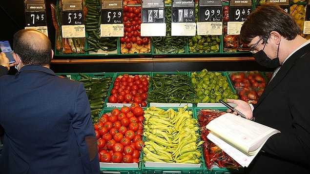 "Yine süpermarket, perakendeci, manav dövmeye başladık"