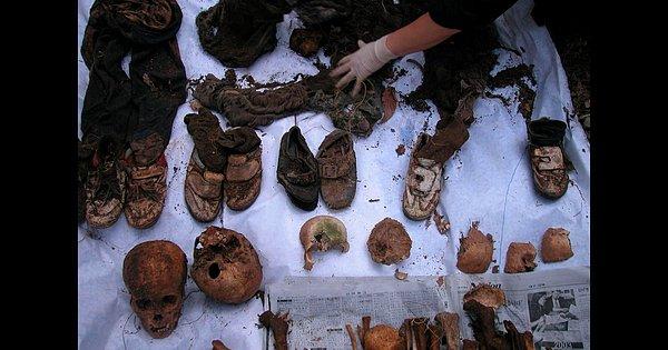 26 Eylül 2002'de, meşe palamudu arayan bir adam, Waryong Dağı'nın aranmış bir bölgesinde çocukların cesetlerini buldu.