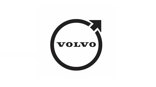 Logodaki ok ve daire şeklinin demir ve sağlamlık anlamına geldiğini ve daima en dayanıklı arabaları ürettiğini vurgulayan Volvo, üç boyutlu logosunu iki boyuta düşürdü.