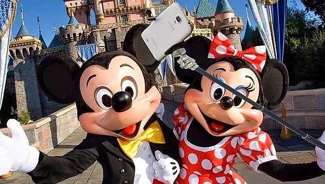 15. Selfie çubuğu kullanmak tüm Disney temalı parklarda yasaklıdır.