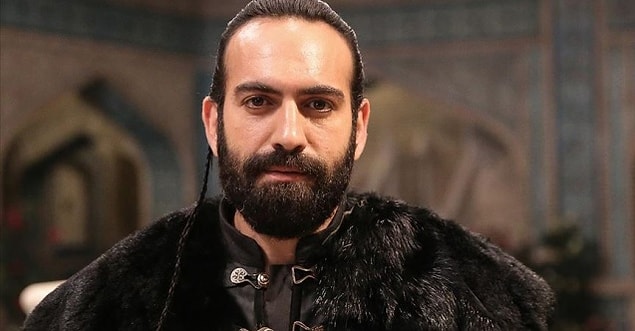 Türk halkının bayıldığı aşk hikayelerine bir yenisini ekleyen İmkansız'ın oyuncu kadrosundaki diğer isimler henüz netleşmedi.