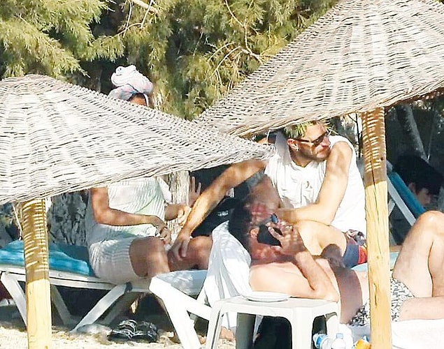 Biz Kaygılaroğlu'nu boşandıktan sonra ilk kez resmi olarak Cemre Ebüzziya ile gördük.