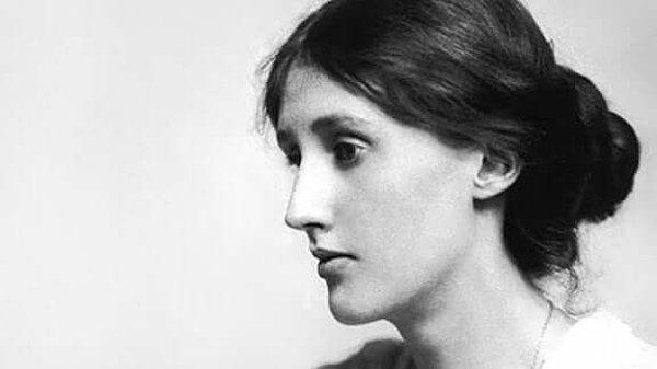 3. Yazdığı eserlerle edebiyata yepyeni bir soluk getiren ünlü İngiliz yazar Virginia Woolf,  farklı bir bakış kazanmak için eserlerini ayakta durduğu bir masada yazardı.