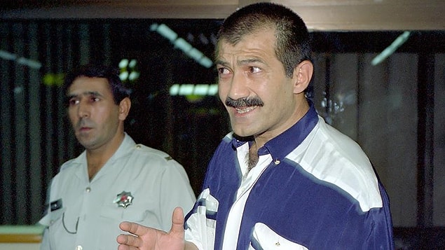 Peki Halis Serbes'e ne mi oldu? Suriye üzerinden Beyrut'a, oradan da bir şekilde Almanya'ya kaçtı. 6 ay Almanya'da kaldıktan sonra ihbar sonucu yakalanıp 11 ay hapis yattı. Ardından Türkiye'ye iade edildi. Türkiye'de de 7 ay hapis yattıktan sonra serbest bırakıldı. Evet doğru okudunuz, yanlış bir bilgi yok: 7 ay!