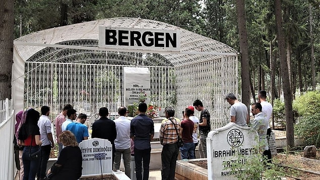 "Mezarda bile seni rahat bırakmayacağım" diyen Halis Serbes yüzünden Sabahat Hanım kızının mezarına demir kafes yaptırdı.