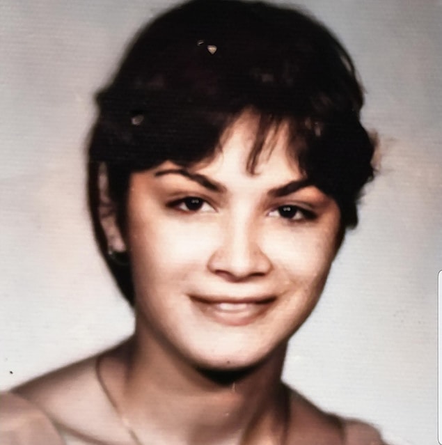 Gazino sahibi İlhan Feyman hem bu yeni yeteneği kaçırmak istemiyor hem de Belgin'in dükkanına kazandıracağı parayı düşünüyordu. Derhal yeni yıldızına "Artık bu sahne senindir" teklifinde bulundu.