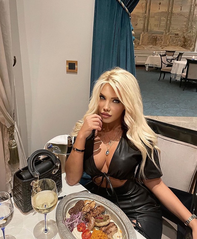 9. Esra Ersoy, hakkında çıkan cinsel taciz suçlamalarından sonra kendisine gönderilen mesajları paylaştı!