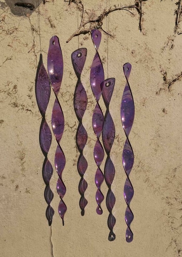 25. Тут всего 3 спиралей, а остальные - отбрасываемые ими тени