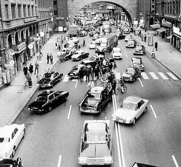 14. İsveç'te trafiğin artık soldan değil sağdan akacağına karar verilen o meşhur 3 Eylül 1967 günü: