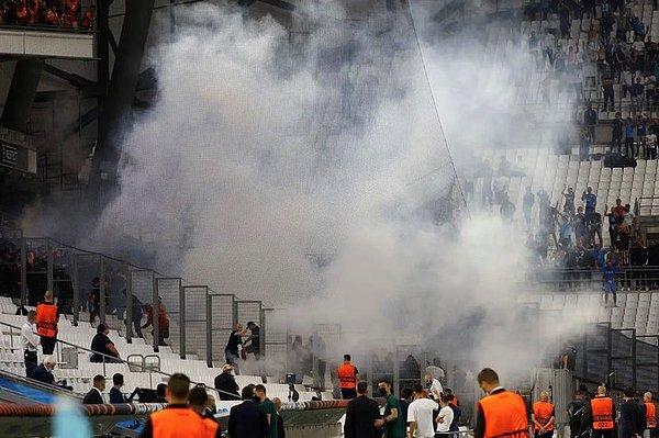 Maç başlamadan Marsilya taraftarının Galatasaray tribününü kışkırtmasından sonra polisle kavga çıktı.