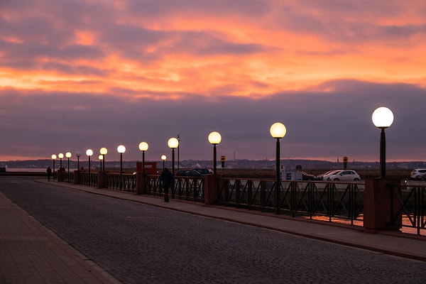 9. Горящие уличные фонари означают, что пора домой